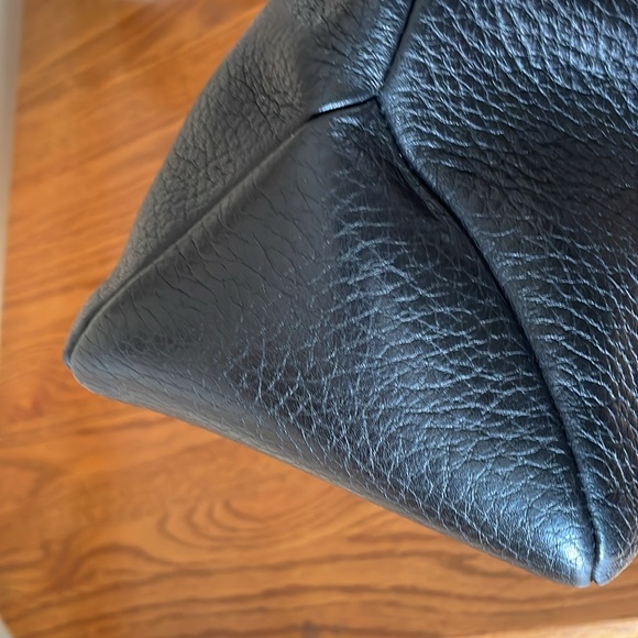 Maxx NY Black Leather Shoulder Bag - Picture 5 of 12